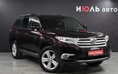 Toyota Highlander III, 2013 год, 2 800 000 рублей, 3 фотография