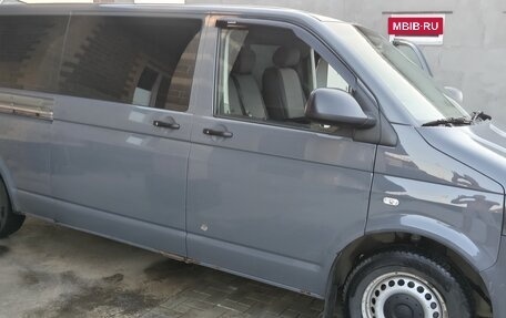 Volkswagen Caravelle T5, 2013 год, 2 000 000 рублей, 2 фотография