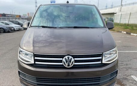 Volkswagen Caravelle T6 рестайлинг, 2019 год, 3 150 000 рублей, 2 фотография