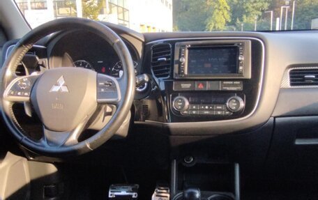 Mitsubishi Outlander III рестайлинг 3, 2014 год, 1 570 000 рублей, 6 фотография