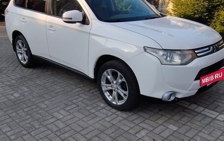 Mitsubishi Outlander III рестайлинг 3, 2014 год, 1 570 000 рублей, 17 фотография