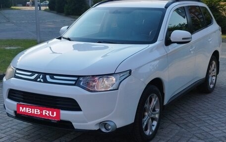 Mitsubishi Outlander III рестайлинг 3, 2014 год, 1 570 000 рублей, 7 фотография