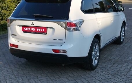 Mitsubishi Outlander III рестайлинг 3, 2014 год, 1 570 000 рублей, 8 фотография