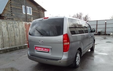 Hyundai H-1 II рестайлинг, 2011 год, 1 650 000 рублей, 2 фотография