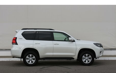 Toyota Land Cruiser Prado 150 рестайлинг 2, 2022 год, 5 985 000 рублей, 4 фотография