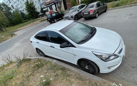 Hyundai Solaris II рестайлинг, 2016 год, 800 000 рублей, 2 фотография