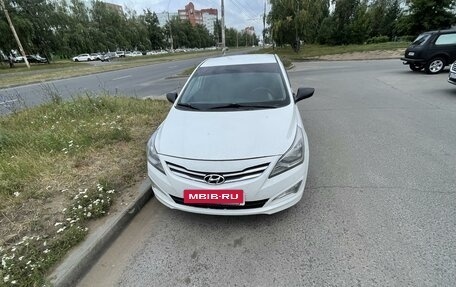 Hyundai Solaris II рестайлинг, 2016 год, 800 000 рублей, 3 фотография