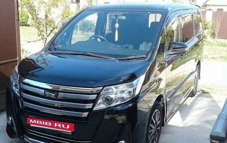 Toyota Noah III, 2014 год, 2 500 000 рублей, 4 фотография