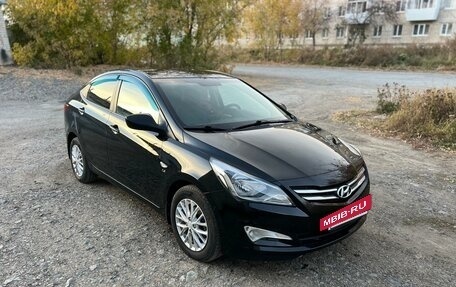 Hyundai Solaris II рестайлинг, 2015 год, 1 300 000 рублей, 2 фотография