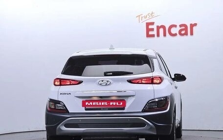 Hyundai Kona I, 2021 год, 2 400 000 рублей, 4 фотография