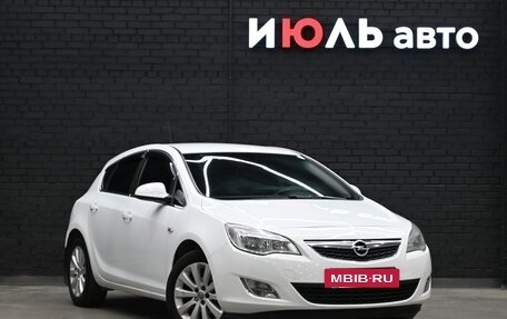 Opel Astra J, 2011 год, 740 000 рублей, 3 фотография