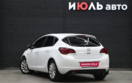 Opel Astra J, 2011 год, 740 000 рублей, 6 фотография