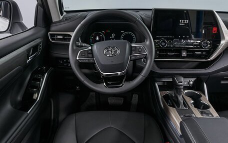 Toyota Highlander, 2024 год, 7 599 000 рублей, 24 фотография