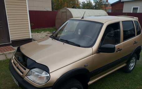 Chevrolet Niva I рестайлинг, 2004 год, 219 000 рублей, 2 фотография