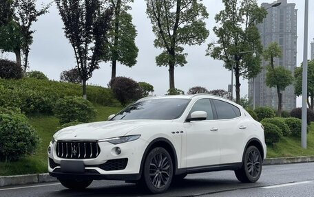 Maserati Levante I, 2021 год, 5 800 000 рублей, 1 фотография