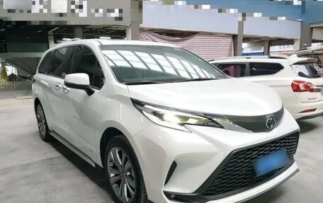 Toyota Granvia, 2024 год, 5 977 000 рублей, 4 фотография