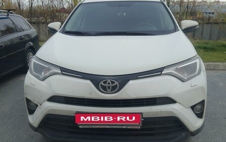 Toyota RAV4, 2018 год, 2 600 000 рублей, 3 фотография