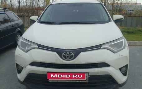 Toyota RAV4, 2018 год, 2 600 000 рублей, 2 фотография