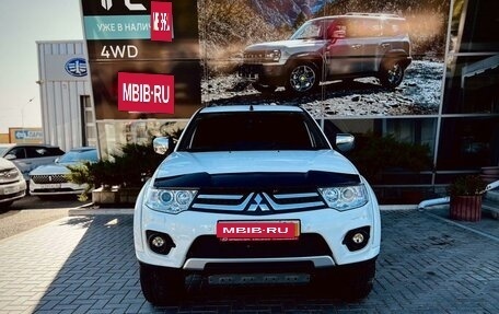 Mitsubishi Pajero IV, 2015 год, 2 300 000 рублей, 3 фотография