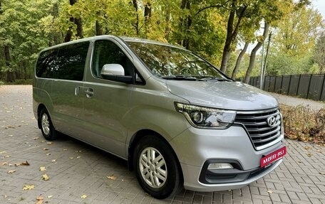 Hyundai H-1 II рестайлинг, 2018 год, 2 600 000 рублей, 3 фотография