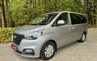 Hyundai H-1 II рестайлинг, 2018 год, 2 600 000 рублей, 1 фотография