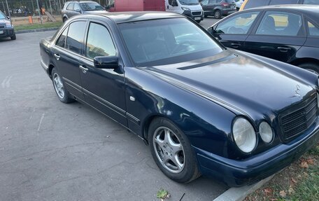 Mercedes-Benz E-Класс, 1996 год, 500 000 рублей, 2 фотография