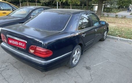 Mercedes-Benz E-Класс, 1996 год, 500 000 рублей, 4 фотография