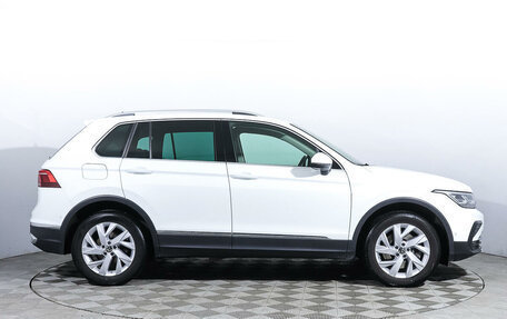 Volkswagen Tiguan II, 2021 год, 3 798 000 рублей, 4 фотография