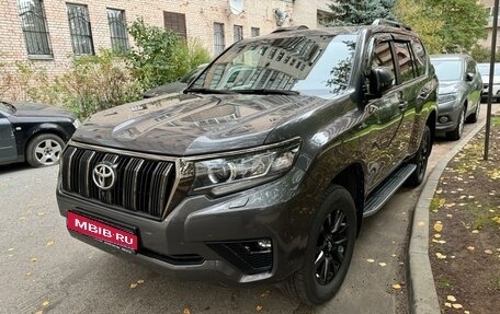 Toyota Land Cruiser Prado 150 рестайлинг 2, 2021 год, 6 599 000 рублей, 2 фотография