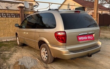 Chrysler Town & Country IV, 2005 год, 960 000 рублей, 2 фотография