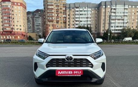 Toyota RAV4, 2020 год, 3 150 000 рублей, 2 фотография