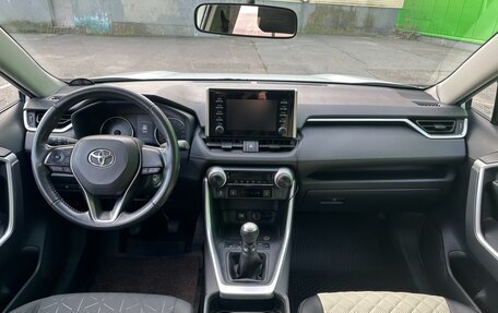 Toyota RAV4, 2020 год, 3 150 000 рублей, 16 фотография