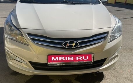 Hyundai Solaris II рестайлинг, 2015 год, 1 110 000 рублей, 1 фотография