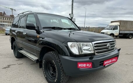 Toyota Land Cruiser 100 рестайлинг 2, 2004 год, 2 849 000 рублей, 3 фотография