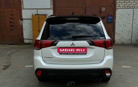 Mitsubishi Outlander III рестайлинг 3, 2021 год, 2 590 000 рублей, 7 фотография