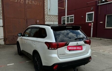 Mitsubishi Outlander III рестайлинг 3, 2021 год, 2 590 000 рублей, 8 фотография