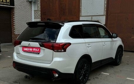 Mitsubishi Outlander III рестайлинг 3, 2021 год, 2 590 000 рублей, 6 фотография