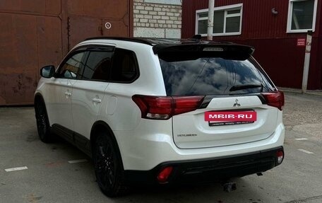 Mitsubishi Outlander III рестайлинг 3, 2021 год, 2 590 000 рублей, 9 фотография