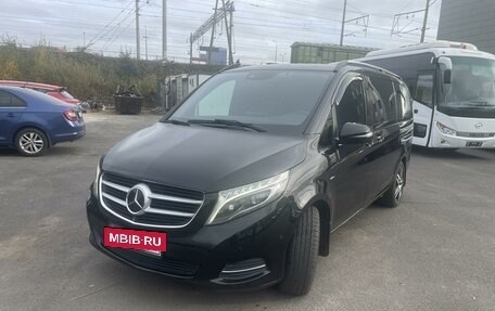 Mercedes-Benz V-Класс, 2017 год, 4 900 000 рублей, 2 фотография