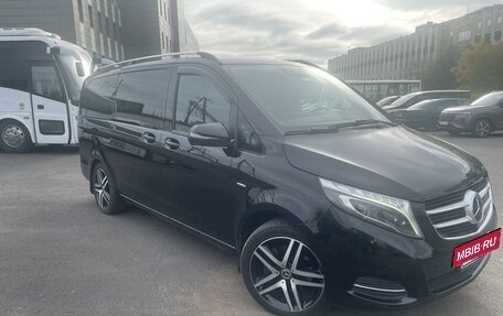 Mercedes-Benz V-Класс, 2017 год, 4 900 000 рублей, 4 фотография