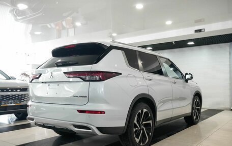 Mitsubishi Outlander, 2022 год, 3 720 000 рублей, 4 фотография