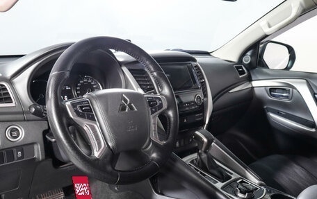 Mitsubishi Pajero Sport III рестайлинг, 2019 год, 3 450 000 рублей, 14 фотография