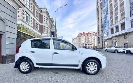 Renault Sandero I, 2013 год, 840 000 рублей, 2 фотография