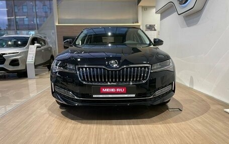 Skoda Superb III рестайлинг, 2024 год, 3 800 000 рублей, 2 фотография