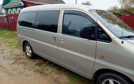 Hyundai H-1 II рестайлинг, 2002 год, 1 100 000 рублей, 4 фотография