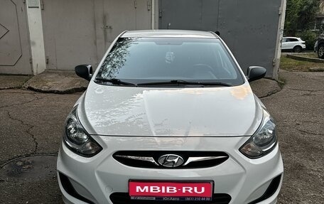 Hyundai Solaris II рестайлинг, 2013 год, 1 100 000 рублей, 1 фотография