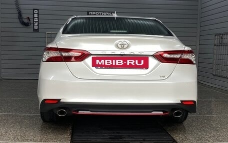 Toyota Camry, 2018 год, 3 100 000 рублей, 8 фотография