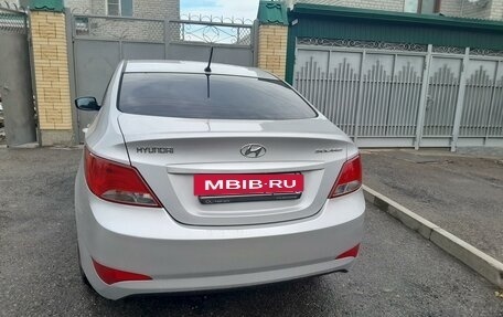 Hyundai Solaris II рестайлинг, 2015 год, 1 100 000 рублей, 2 фотография