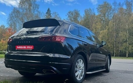 Volkswagen Touareg III, 2018 год, 5 950 000 рублей, 2 фотография