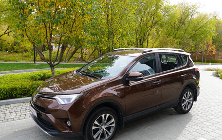 Toyota RAV4, 2017 год, 3 500 000 рублей, 2 фотография